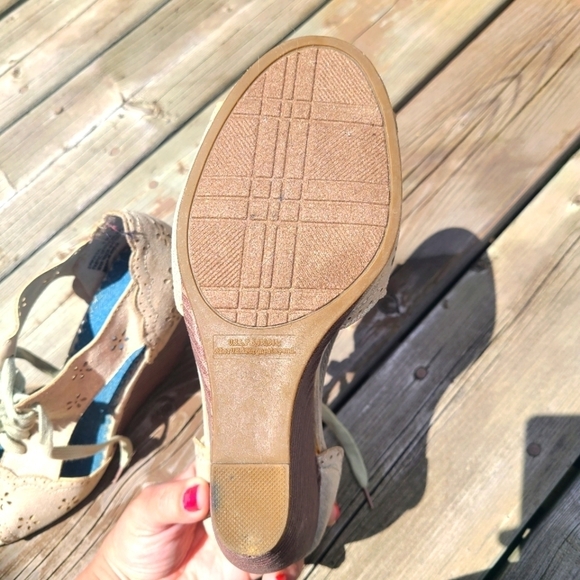 Beige and Gold Eyelet Lace-up Wedge Heels - Vintage Y2K - Picture 6 of 7